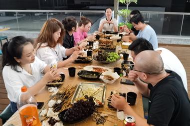 多年老同学相聚，夏日BBQ走一波
